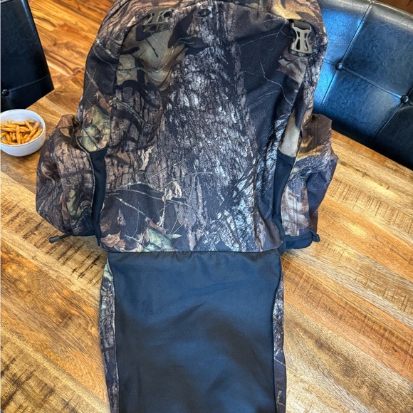 Original Gander Mountain Guide Series hunting backpack. Like New. - Picture 4 of 5